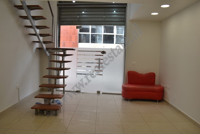 Ambient biznesi me qira prane rruges se Elbasanit ne Tirane